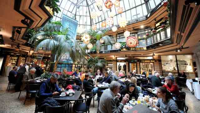 Café tips: The heart of Café Luitpold is the palm garden in the inner courtyard.