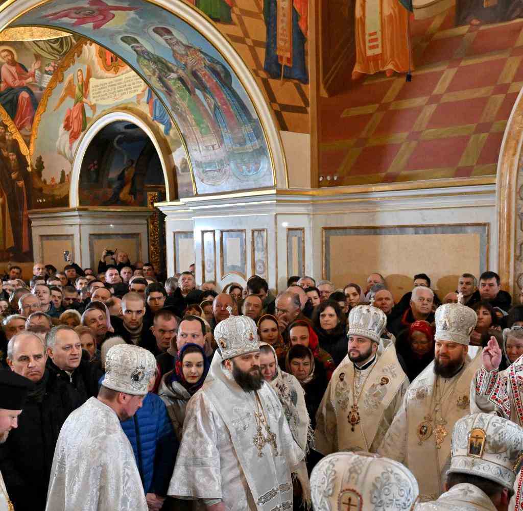 Der Metropolit Epifaniy, Oberhaupt der Orthodoxen Kirche der Ukraine, hält eine Messe im Kiewer Höhlenkloster ab