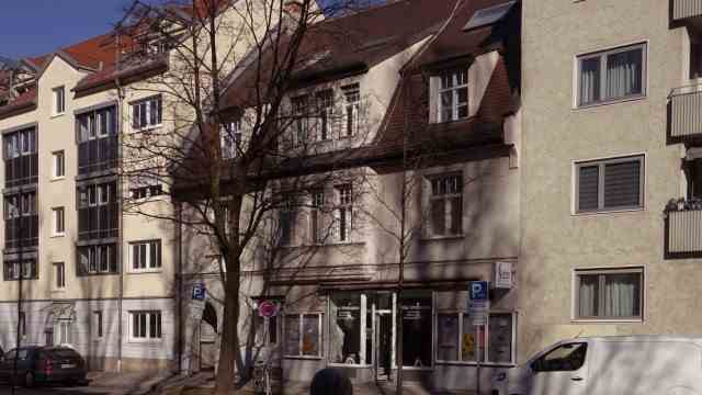 Architecture and art: The 110-year-old reform-style house on Schleissheimer Strasse was to be demolished and rebuilt - and must now be preserved.