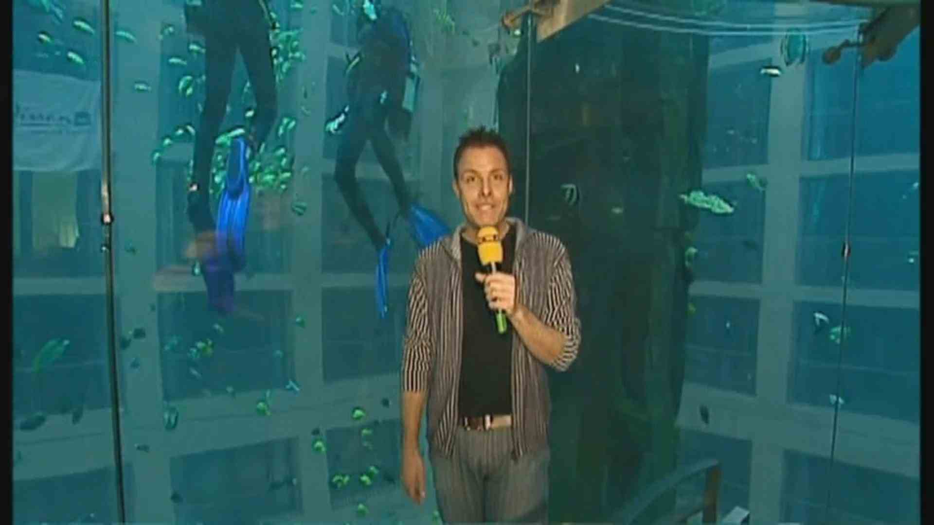 RTL reporter explains the giant aquarium archive video from February 2004