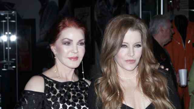 Pop Music: Lisa Marie Presley (right) with her mother Priscilla Presley (left) at the premiere of a live show about her father in Las Vegas.