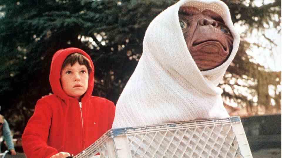 ET, Gollum and Alf: Which actors are behind the iconic characters?
