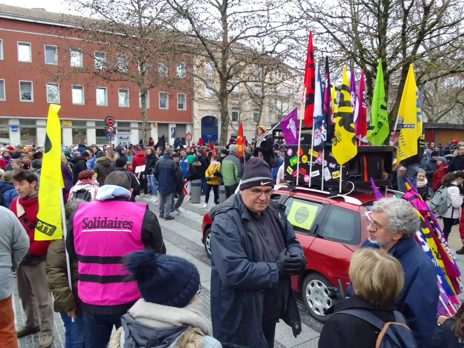 Les syndicats ont donné rende-vous au traditionnel lieu de départ des manifestations à Albi (Tarn), place du Vigan.