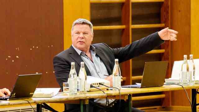 Local politics in the Ebersberg district: Zorneding's mayor Piet Mayr (CSU), here at a municipal council meeting three years ago, has been in office since 2008, before that he was managing director in the town hall.