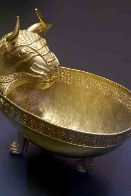 Exhibition on the history of Europe: Footed bowl with the head of a horned lion from the gold treasure of Sânnicolau Mare/Nagyszentmiklós (Romania), 8th century.