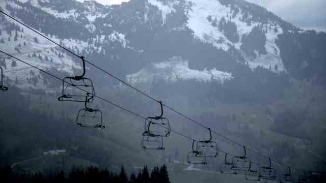 Leisure time in Bavaria: Chairlift at the Walleralm in the ski area at Sudelfeld in Upper Bavaria.