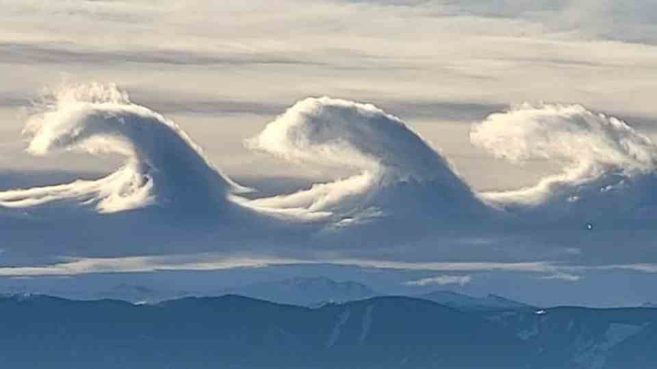 The unusual wave formation in the photo.