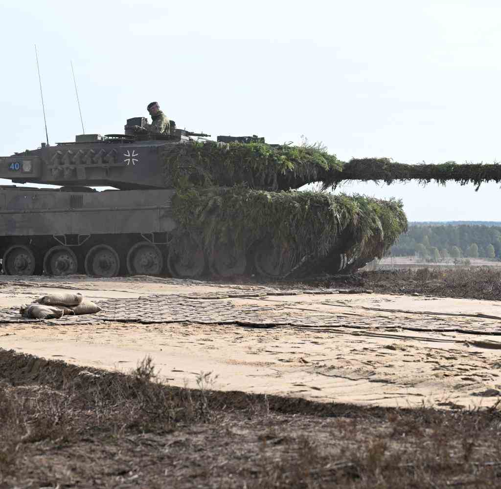 Ein Leopard 2 Kampfpanzer der Bundeswehr (Archivbild)