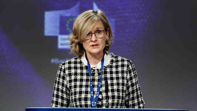 EU Commission: EU Finance Commissioner Mairead McGuinness wanted to develop reform proposals for the statutory audit.  But that's just taking a long time.