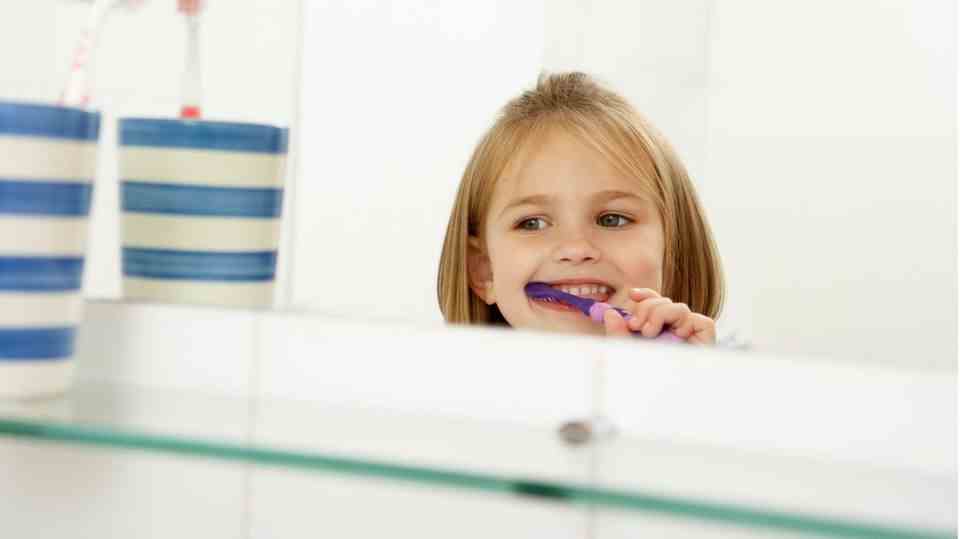 Toothpaste containing fluoride can prevent chalking of teeth