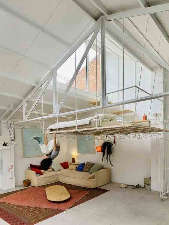 A Suspended Room 