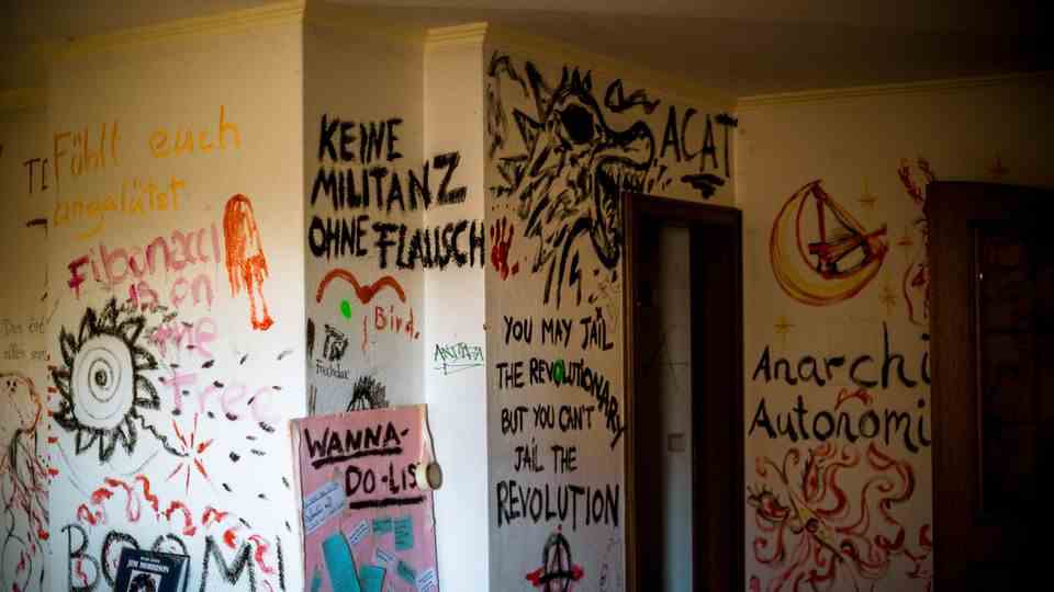 Infiltration: graffiti in Lützerath: how left-wing extremists harm the climate movement