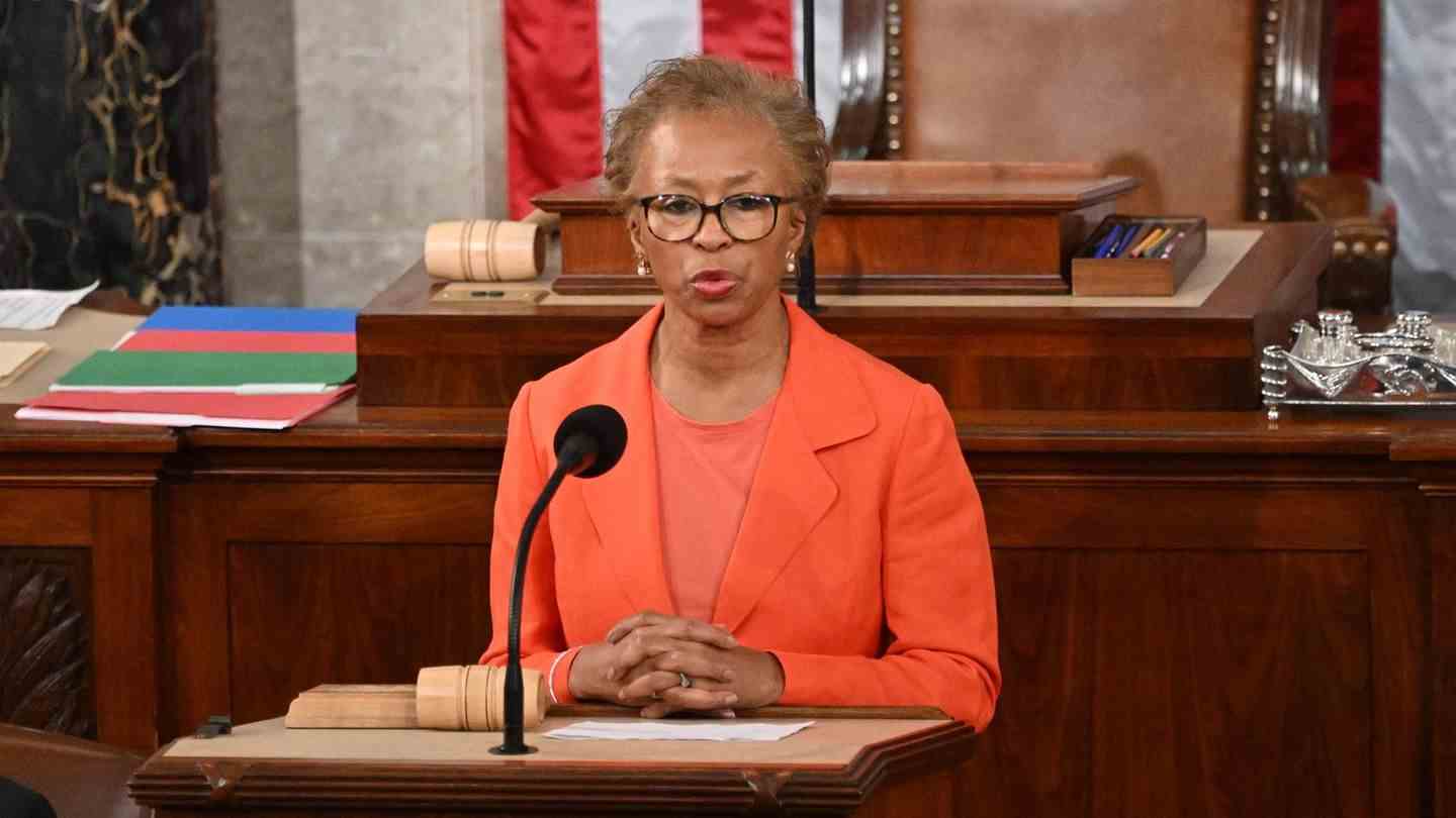 Cheryl Johnson: This woman tames the election chaos in the US Congress