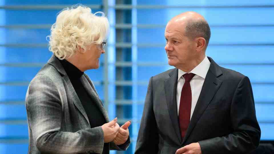 Olaf Scholz continues to support Christine Lambrecht