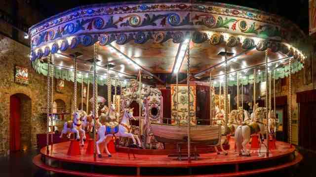 City vacation in France: In the Musée des Arts Forrains you can see old fairground rides like this carousel.