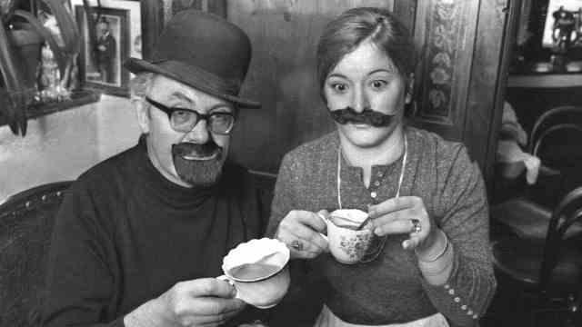 Obituary: Gudrun Köhl and Hannes König testing one "beard mug"which protects the mustache from milk foam.