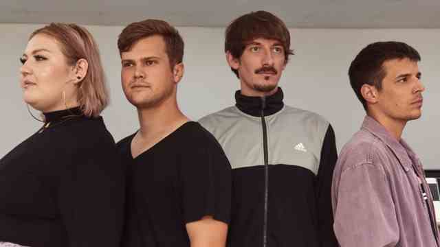 Celebrity tips for Munich and Bavaria: "Lauraine" is the synth-pop project by Munich-based Laura Faithr with Stefan Deimel, Kilian Sladek and Felix Renner, which has been an integral part of the Munich music scene for years.