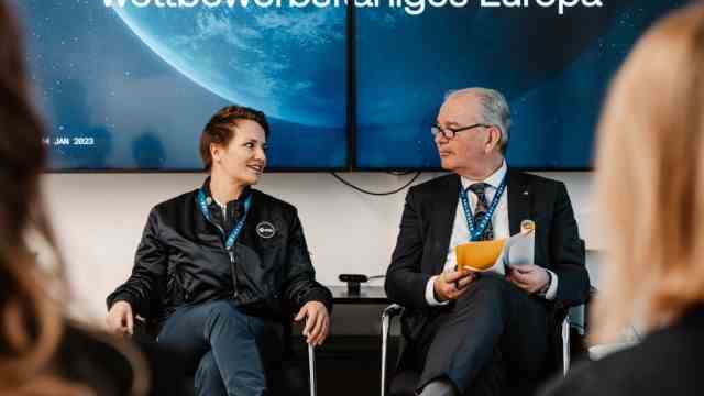 Space travel: Astronaut Amelie Schönwald and Ambassador Per Thöresson in conversation.