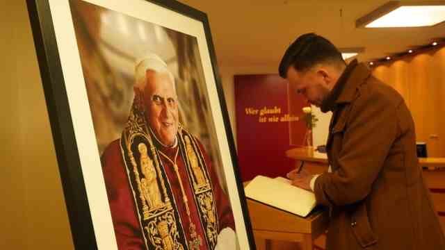 Benedict XVI: There is a book of condolences in the house where mourners can write.
