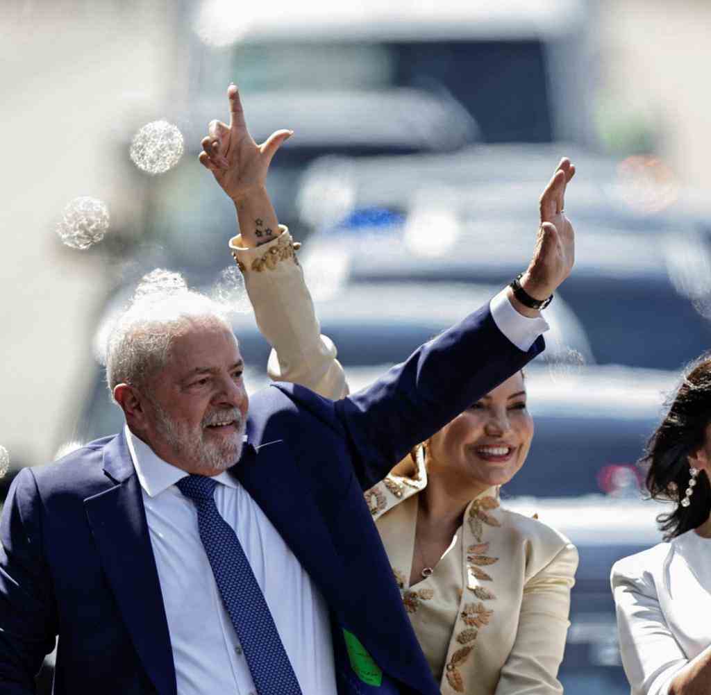 ula da Silva with his wife Janja and the new Vice President Geraldo Alckmin and his wife in an open Rolls Royce in the Brazilian capital Brasília