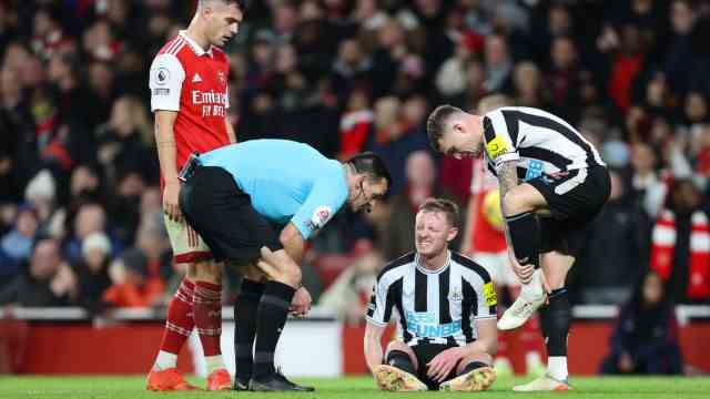 Premier League: Unattractive 0-0: Arsenal's duel against Newcastle offered little excitement, here Newcastle's Sean Longstaff goes down with a pained face.
