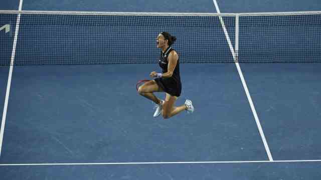 Australian Open: Caroline Garcia has only reached the round of 16, but she performed a first-class jubilation dance.  How is that supposed to be when the number 4 triumphs at the very end of the tournament?