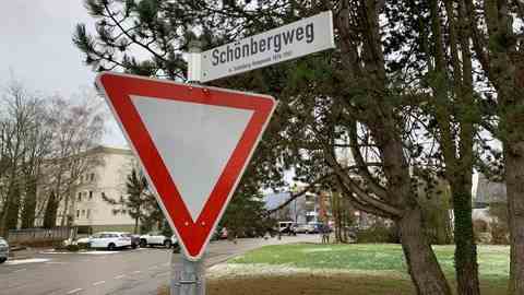 A street sign of the Schönbergweg in Schwäbisch Hall.  A dead elderly woman was found here in December 2022.  (Photo: SWR)