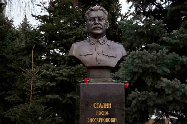 Stalin's bust unveiled in Volgograd. 