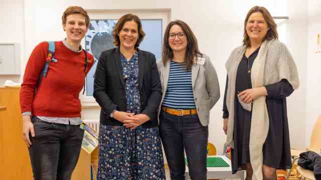 Health care: During a visit to the newly renovated health club: City Council member Barbara Likus (SPD), Deputy Mayor Verena Dietl (SPD), coordinator Annette Gröger and the deputy health officer, Susanne Herrmann (from left).