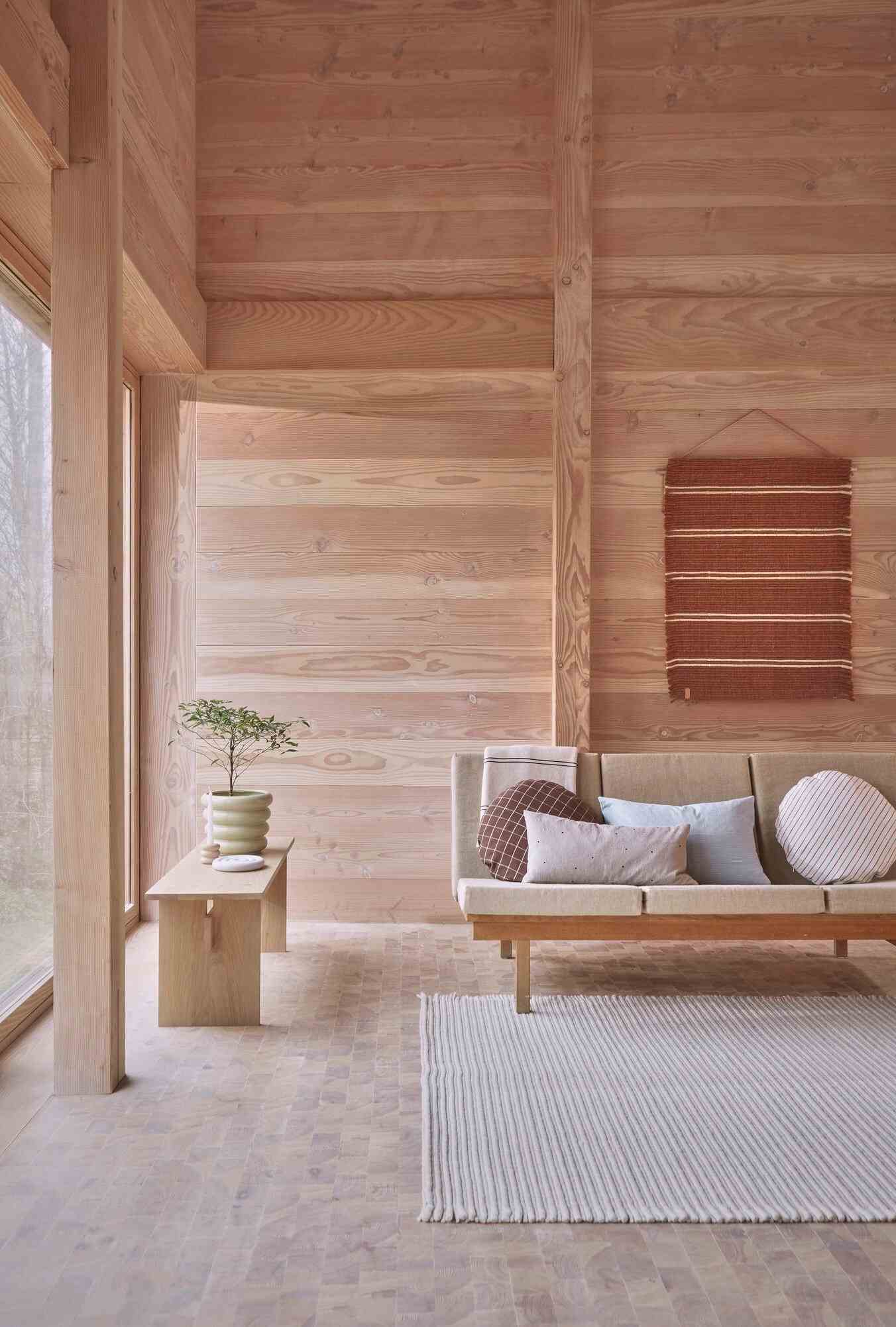 A Minimalist Living Room 