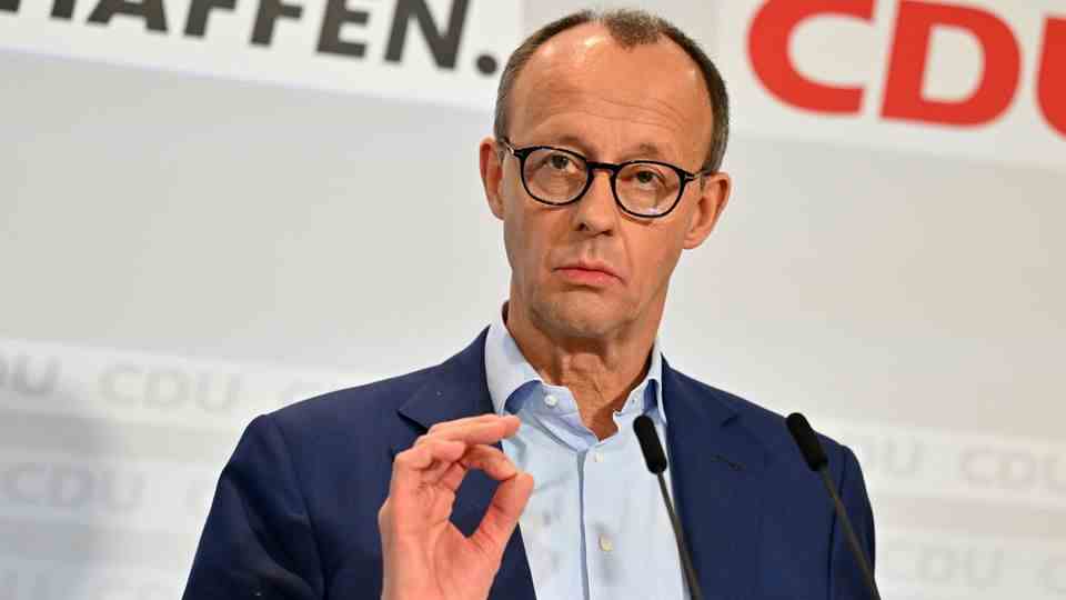 CDU boss: Friedrich Merz sits in on the intensive care unit and speaks of "valuable experience"