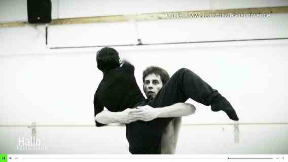 Ballet dancers.  ©screenshot 