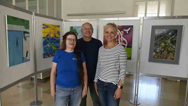 SZ Tassilo Prize: Babette Mairoth-Voigtmann, Karl Hertje and Anja Rottkopf at the 2022 annual exhibition.
