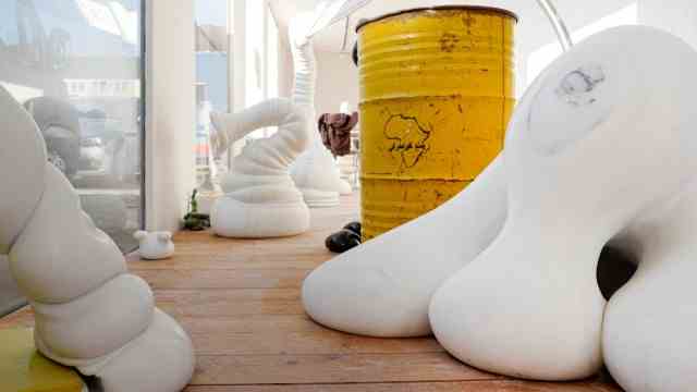 Sculpture art: Julia Venske and Gregor Spänle have their workshop in the creative district on Dachauer Straße, in Hall 6.