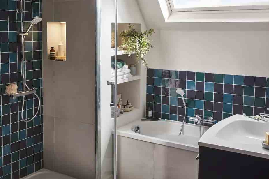 The Shower, Bath And Storage Combo In A 6m2 Bathroom 