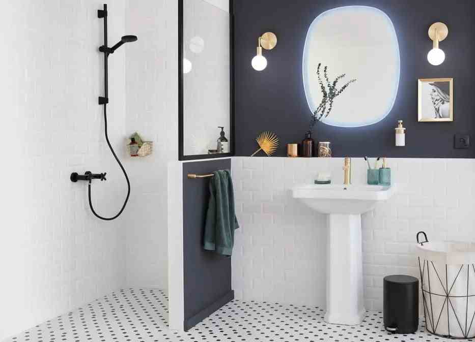 The White And Black Bathroom A Sure Value In A Small Space 