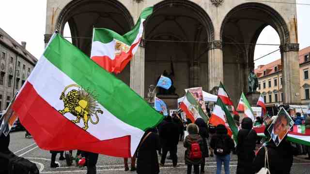 Munich Security Conference: Demonstrators protest against the Iranian government at Odeonsplatz.