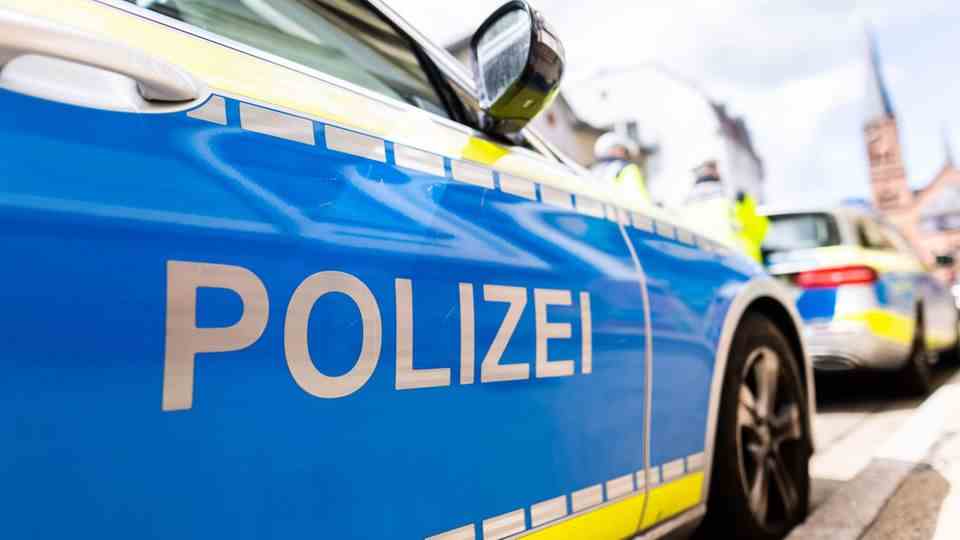 The police had been called to a disco in Trier-West because of alleged bodily harm.  The situation escalated on site (symbol image)