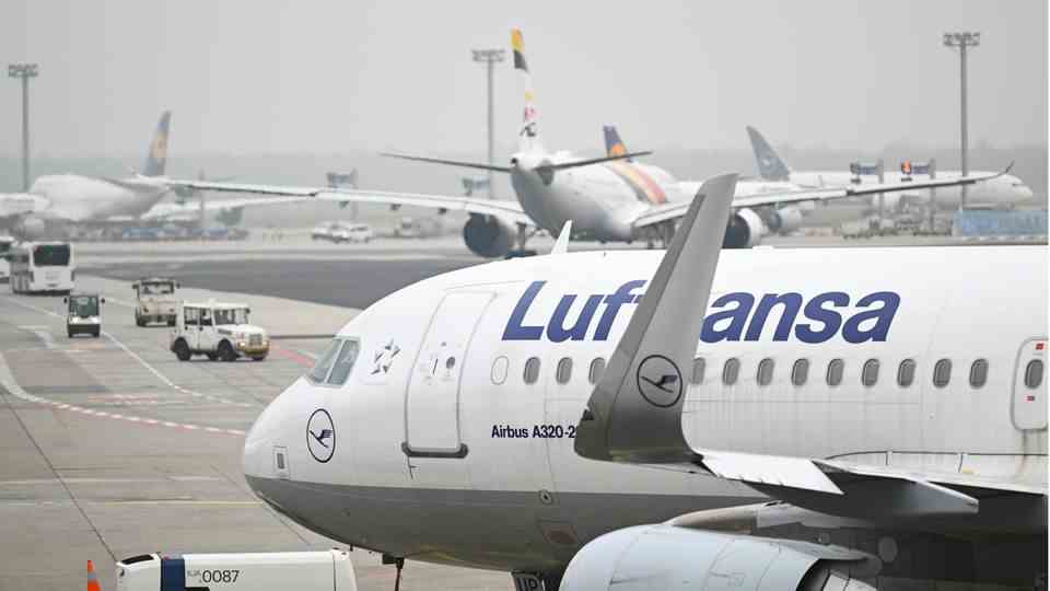 Lufthansa struggled on Wednesday with numerous canceled flights