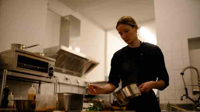 Café Faber: As head chef, Hannah Gratzfeld is responsible for the beautifully arranged plates.