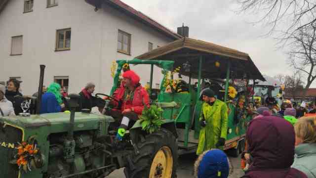 Customs in the district: The traditional carnival procession in Pliening is taking place again after a two-year break.