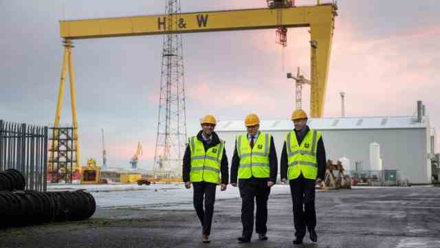 Northern Ireland: British Prime Minister Rishi Sunak, shipyard boss John Wood and Northern Ireland Minister Chris Heaton-Harris (from left) at Harland & Wolff in December last year.