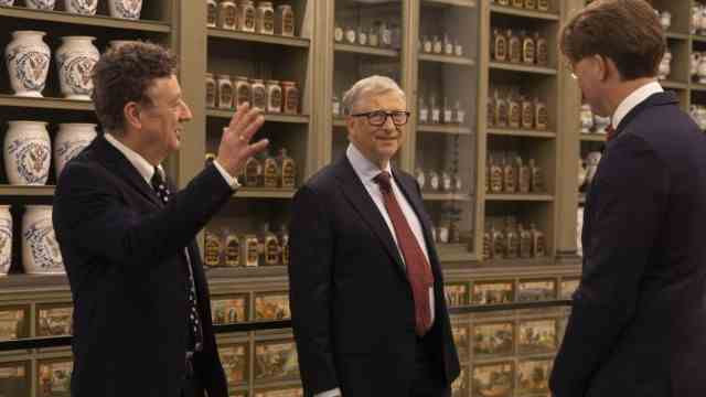 During the Siko: Gates also looked at the museum's historic pharmacy.