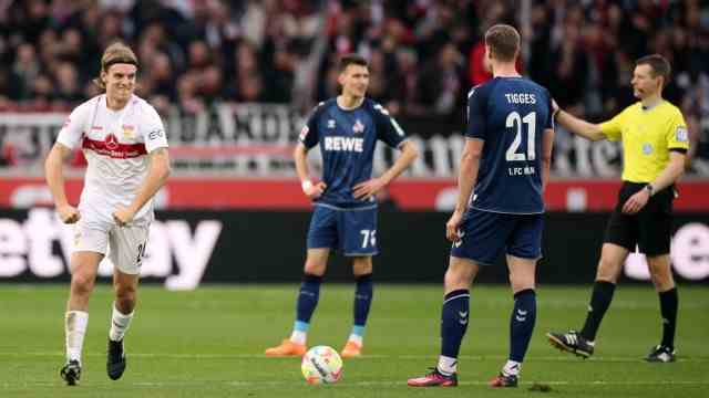 Bundesliga: Muscle play by Borna Sosa: The Stuttgart celebrates his free-kick goal against Cologne.
