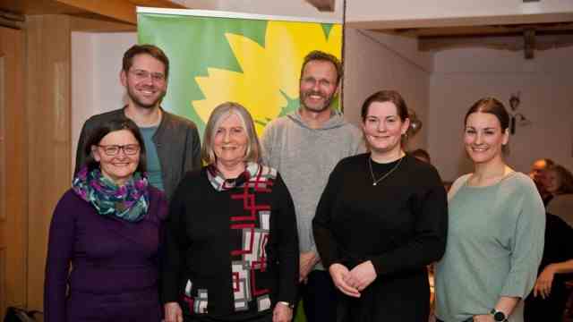 Politics in the district of Ebersberg: Green party candidate Ottilie Eberl, state parliament candidate and state chairman Thomas von Sarnowski, Martha Maier, treasurer, district association spokespersons Christoph Lochmüller and Sarah Onken and secretary Nici Augustin (from left).