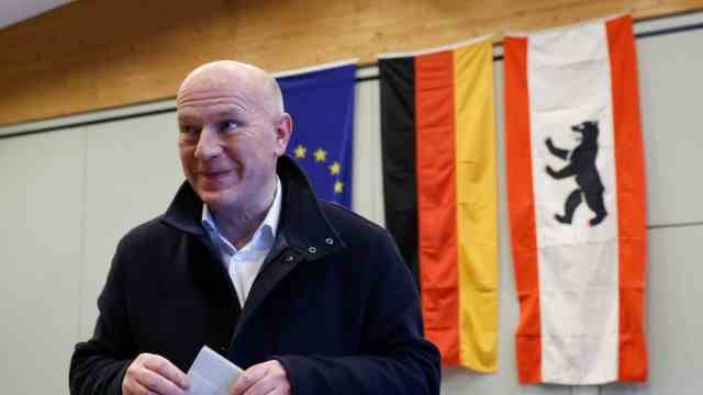 Berlin: CDU top candidate Kai Wegner voting.