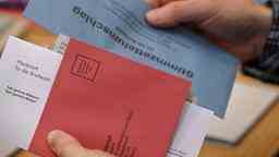 Voting documents for postal voting for the repeat elections in Berlin |  dpa
