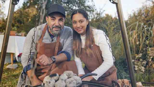 Celebrity tips for Munich and the region: In the BR series "Barbecue with Ali and Adnan" Top chef Ali Güngörmüş showed Adnan Maral his best tips and tricks for the grill.  South African chef Ivana Ströde is now Güngörmüs' successor, "Barbecue with Adnan and Ivana" starts in spring.