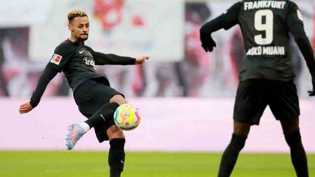 RB wins chasing duel: The Sow moment: Frankfurt's Djibril Sow heaves the ball into the net for a goal.  But it is not enough for Eintracht anymore.