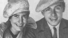 Theater: Androgynous Pop Dandies: The "man twins" 1927 at the beginning of her world tour, the great literary tour.